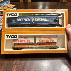 Tyco HO Scale Train Cars - Morton Salt Hopper & Santa Fe Flat Car With Piggyback
